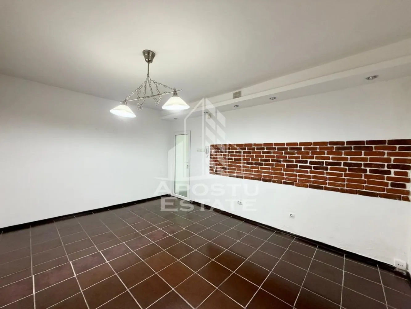 Apartament 2 camere de vanzare, zona Ultracentrala, Timisoara - APOSTU ESTATE vă propune spre vanzare un apartament spațios și elegant, cu 2 camere, la demisol într-o zonă liniștită și bine conectată din zona Centrala, ideal pentru birouri sau persoane care vor sa si mobileze dupa bunul plac.

Suprafață utilă: 45 mp
Compartimentare eficientă:
- Hol de acces generos
- O camera cu birou si bucatarie
- O camera cu dressing
- Baie cu dus

Confort și facilități:
- Centrala Proprie

Apartamentul este complet mobilat și utilat

Ideal pentru:
- Familii
- Spatiu de birouri

Agentia imobiliara Apostu Estate va ofera consultanta bancara gratuita prin intermediul colaboratorilor nostri pentru alegerea celui mai potrivit tip de credit, astfel incat tu sa devi noul proprietar al acestui imobil.

Va asteptam cu drag la o vizionare!
ID intern: CP2941224!