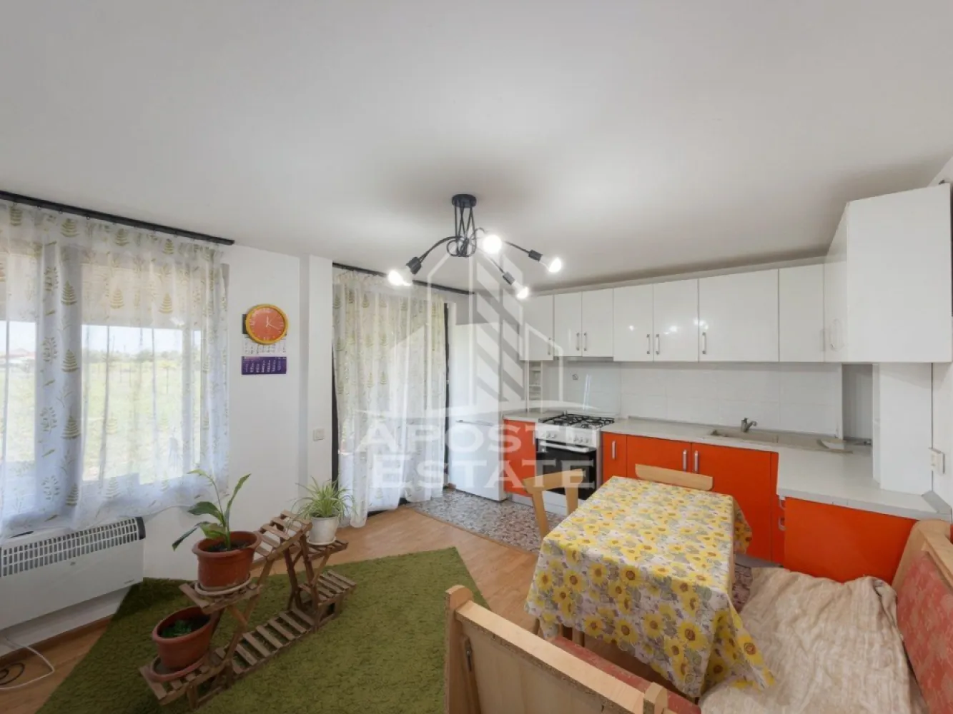 Casa + constructie moderna, 2 locuinte, teren 2298 mp Giulvaz