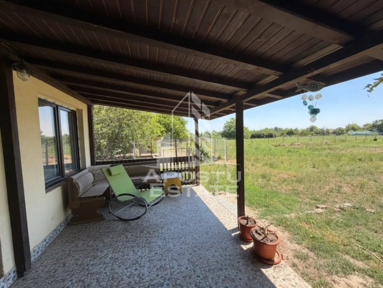 Casa + constructie moderna, 2 locuinte, teren 2298 mp Giulvaz
