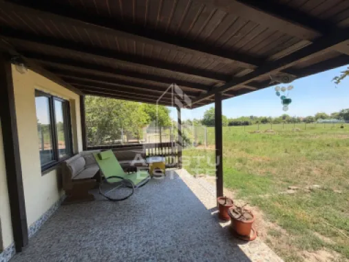 Casa + constructie moderna, 2 locuinte, teren 2298 mp Giulvaz
