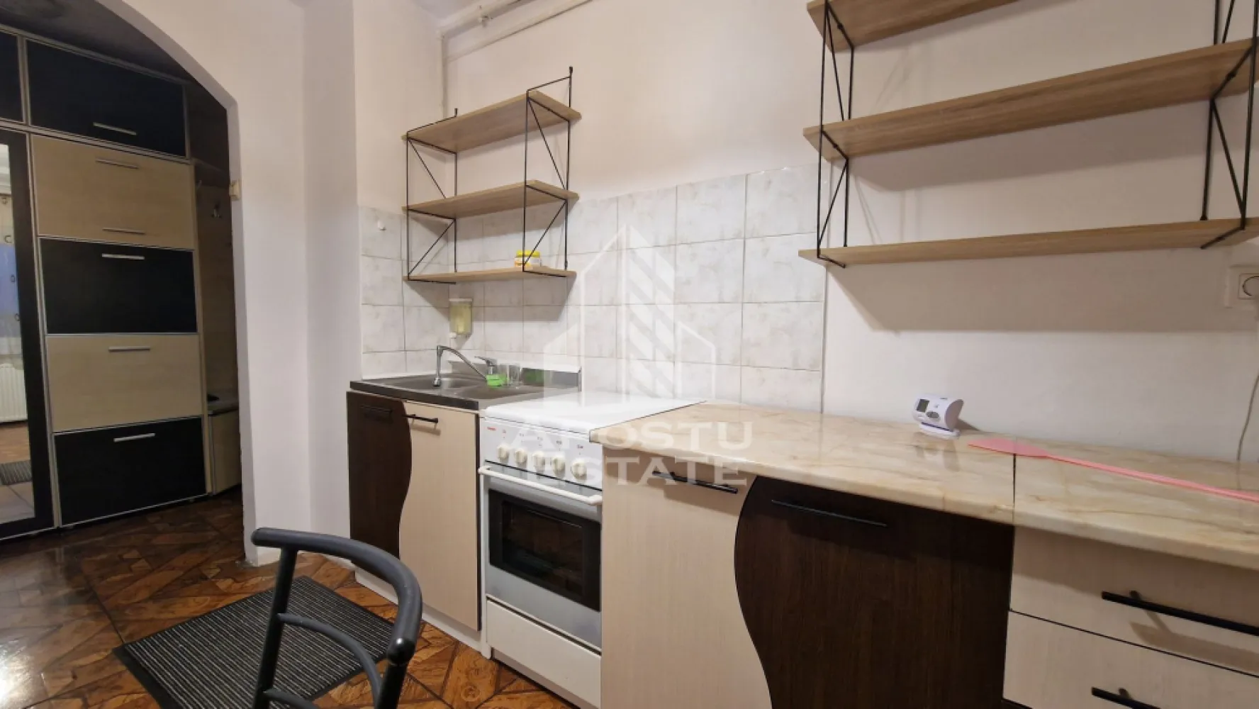 Apartament cu 2 camere, centrala proprie, zona Take Ionescu