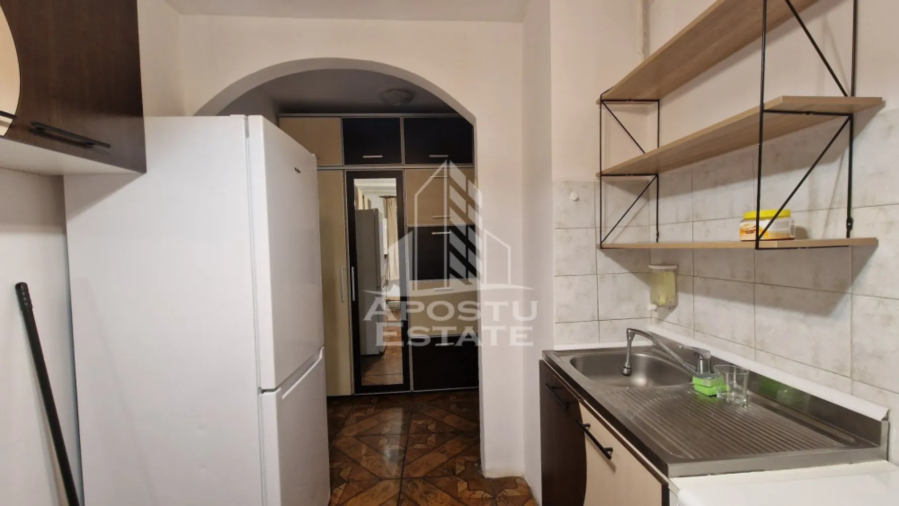 Apartament cu 2 camere, centrala proprie, zona Take Ionescu