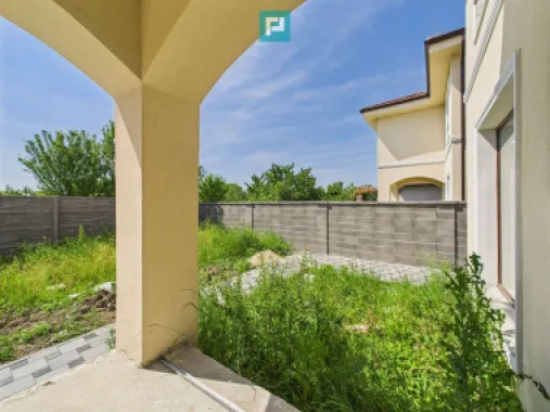 Jumătate de Duplex Modern în Giarmata