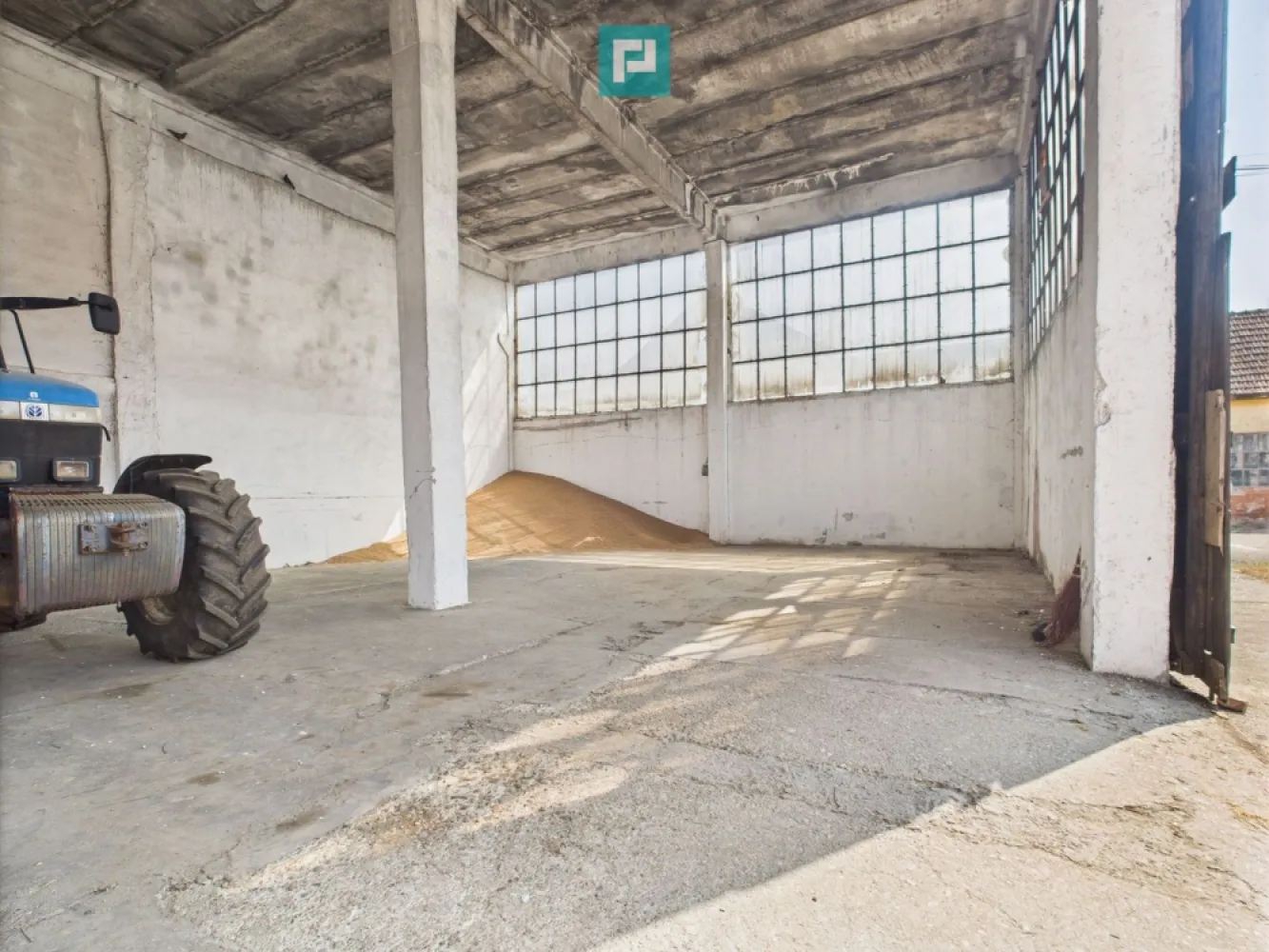 Complex industrial cu hale și teren în Orțișoara