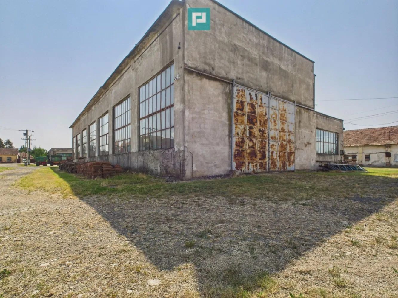 Complex industrial cu hale și teren în Orțișoara