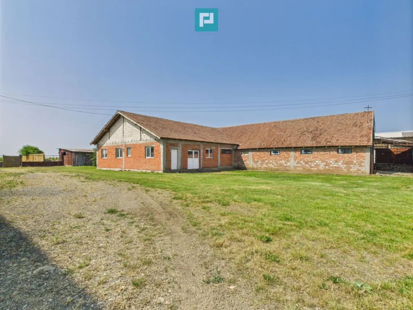 Complex industrial cu hale și teren în Orțișoara