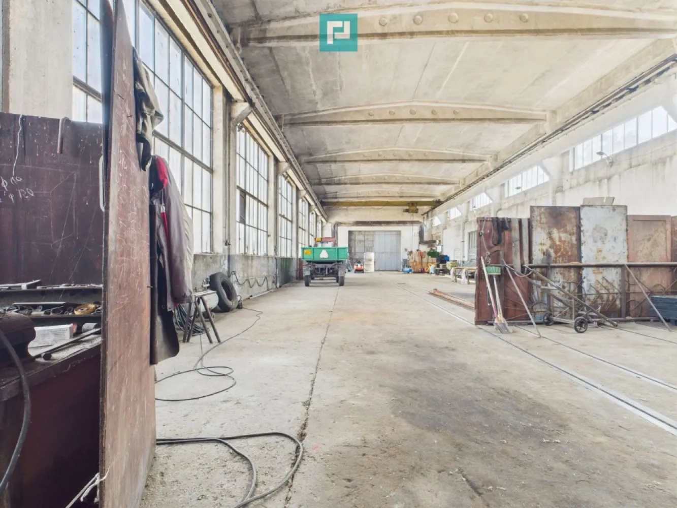 Complex industrial cu hale și teren în Orțișoara