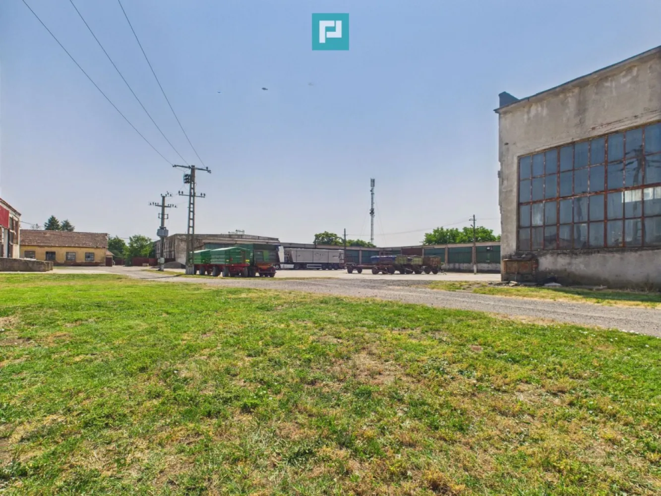 Complex industrial cu hale și teren în Orțișoara