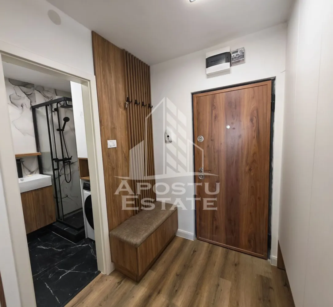 Apartament cu o camera de vanzare, renovat, zona Circumvalatiunii - APOSTU ESTATE va ofera spre vanzare un apartament cu o camera, complet renovat, situat la etaj intermediar, 6 din 10 al unui bloc ce dispune de doua lifturi, amplasat in zona Circumvalatiunii.

Apartamentul este ideal atat ca investitie, cat si ca locuinta, aflandu-se la doar cateva minute fata de statia de autobuz, Kaufland, parc, scoala sau fata de sala de sport, și la doar 10 minute fata de Iulius Mall.

Apartamentul are o suprafata utila aproximativa de 34 mp, fiind compartimentat astfel:
- hol de acces cu pantofar si dressing pe comanda 
- baie prevazuta cu dus 
- camera principala spatioasa 
- bucatarie separata mobilata pe comanda
- balcon cu vedere panoramica mobilat

Confortul termic este realizat prin termoficare, dar și prin intermediul aparatului de aer conditionat nou.

Oferim consultanta bancara prin colaboratorii nostri pentru alegerea celui mai potrivit credit.
Disponibil imediat!
Va asteptam cu drag la o vizionare chiar astazi!