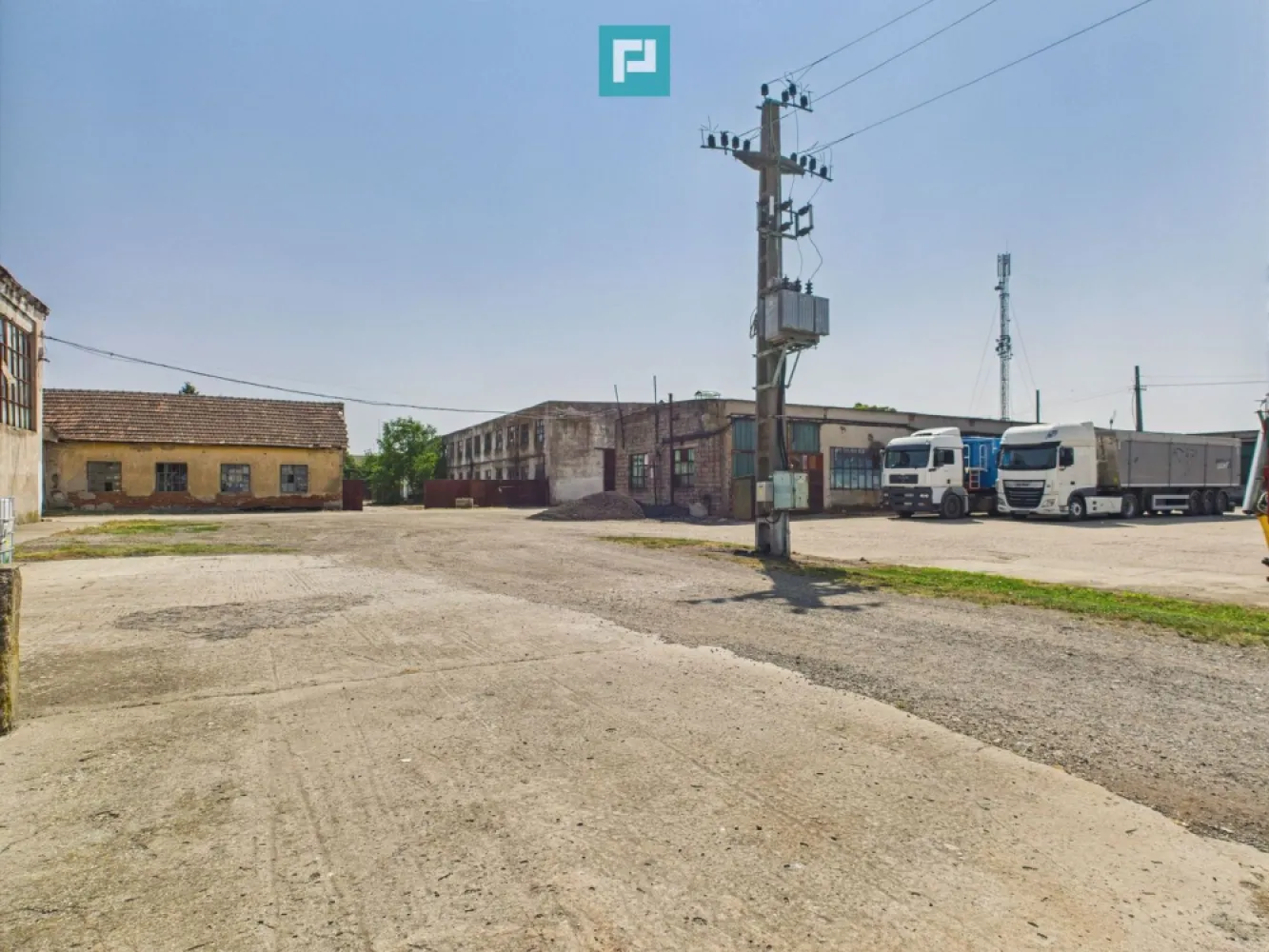 Complex industrial cu hale și teren în Orțișoara