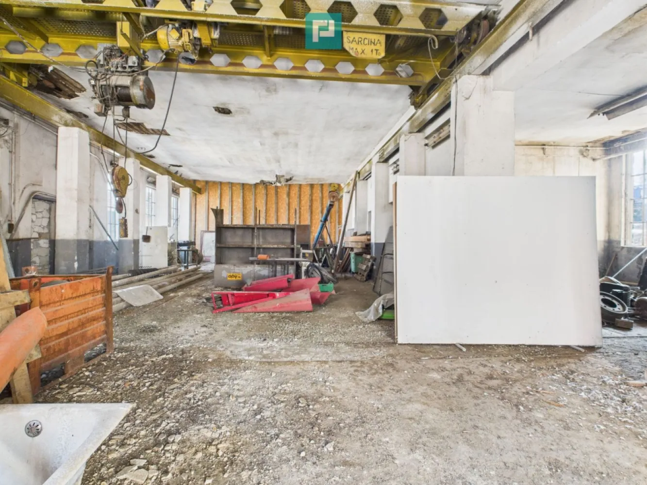 Complex industrial cu hale și teren în Orțișoara