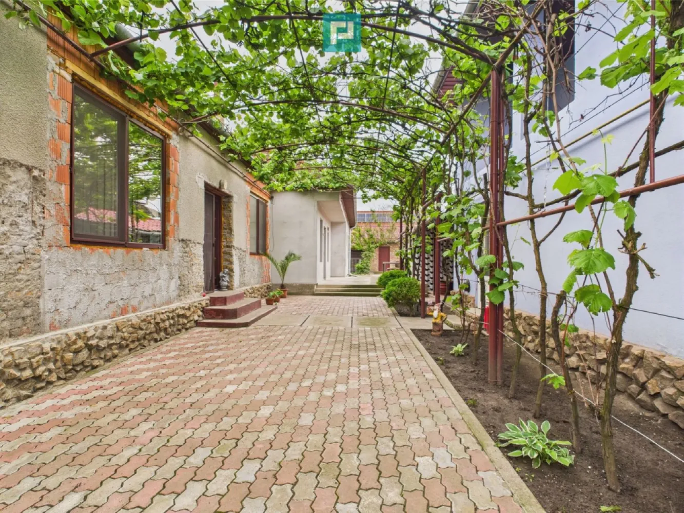 Casă Individuală cu spațiu comercial - Variaș