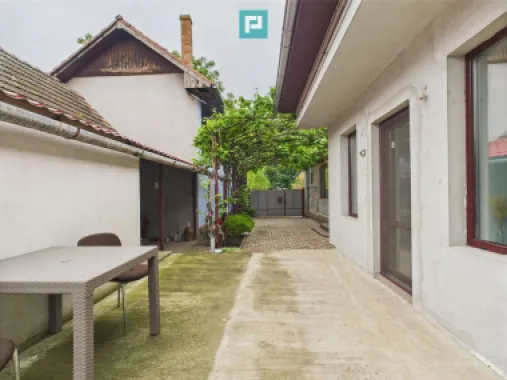 Casă Individuală cu spațiu comercial - Variaș