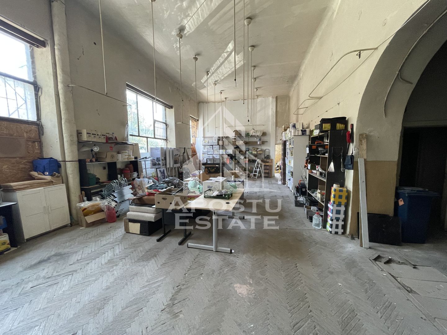 Spatiu comercial 250 mp, pe colt, vitrina generoasa, Sinaia, Timisoara