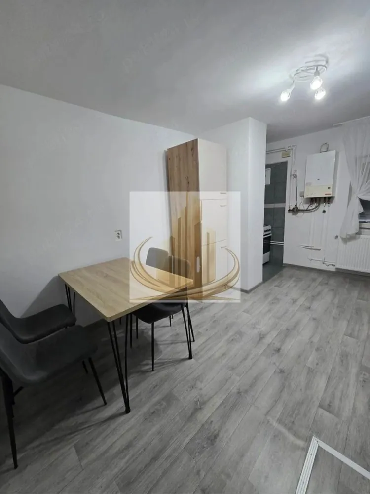 🏡Ap Aradului 2 camere - 🏡 Grand Mobilis vă propune spre închiriere un apartament în zona Aradului – Timișoara

Grand Mobilis vă oferă spre închiriere un apartament situat în una dintre cele mai căutate zone ale Timișoarei – zona Aradului, ideal pentru un stil de viață confortabil și acces rapid către punctele de interes ale orașului.

📍 Localizare: zona Aradului, Timișoara
🏢 Etaj: parter
🛋️ Stare: complet renovat recent
🪑 Dotări: mobilat și utilat complet
✨ Caracteristici: apartament modern, bine compartimentat, cu finisaje de calitate

Locuința se află într-o zonă liniștită, dar foarte bine conectată la mijloace de transport, supermarketuri, școli și alte facilități urbane. Este alegerea ideală pentru un cuplu, o persoană activă sau chiar pentru cei care lucrează de acasă și își doresc confort și accesibilitate.

💰 Disponibil imediat

Pentru mai multe detalii și programări la vizionare, nu ezitați să ne contactați.
