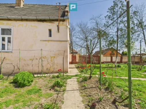 Casă cu grădină mare la 30 km de Timișoara