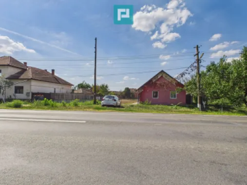 Casă/spațiu comercial pe DN79 în Zimandu Nou