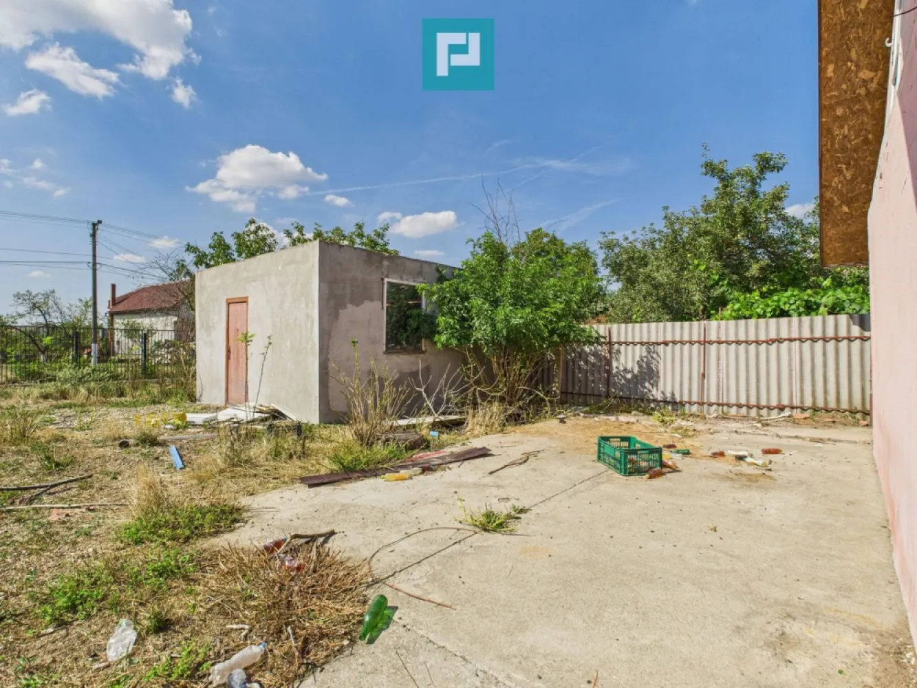 Casă/spațiu comercial pe DN79 în Zimandu Nou