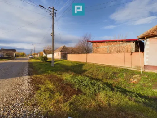 Casă cu teren generos, Turnu