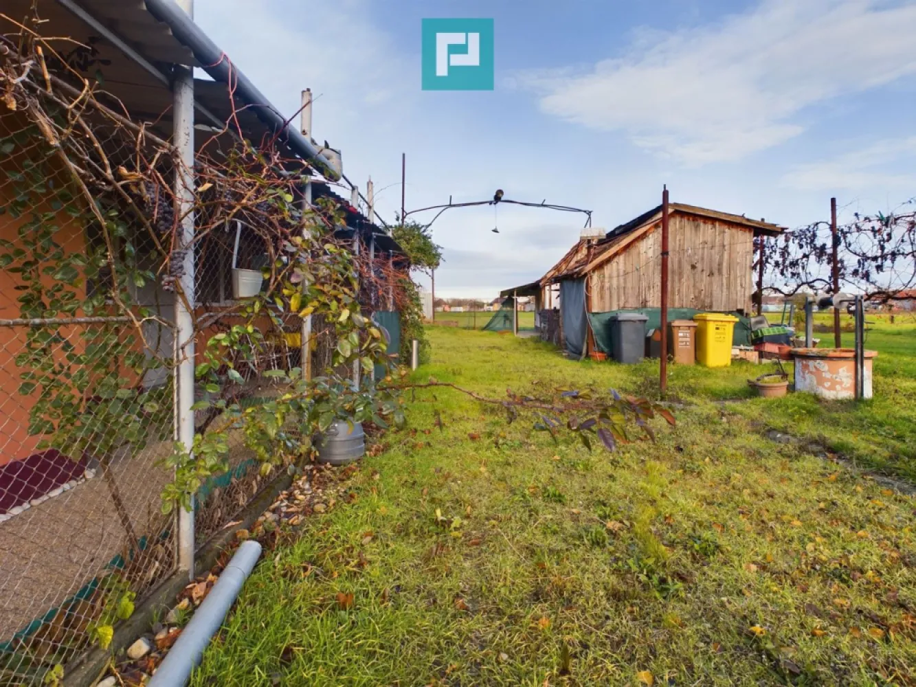 Casă cu teren generos, Turnu