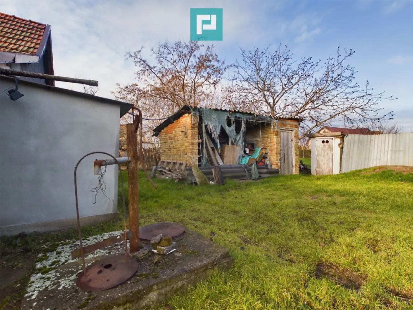 Casă cu teren generos, Turnu