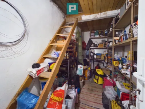 Casă cu teren generos, Turnu