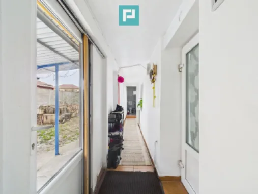 Două case pe un teren generos în Ghiroda