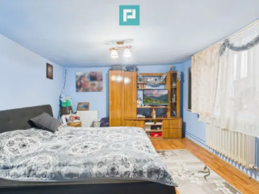 Două case pe un teren generos în Ghiroda