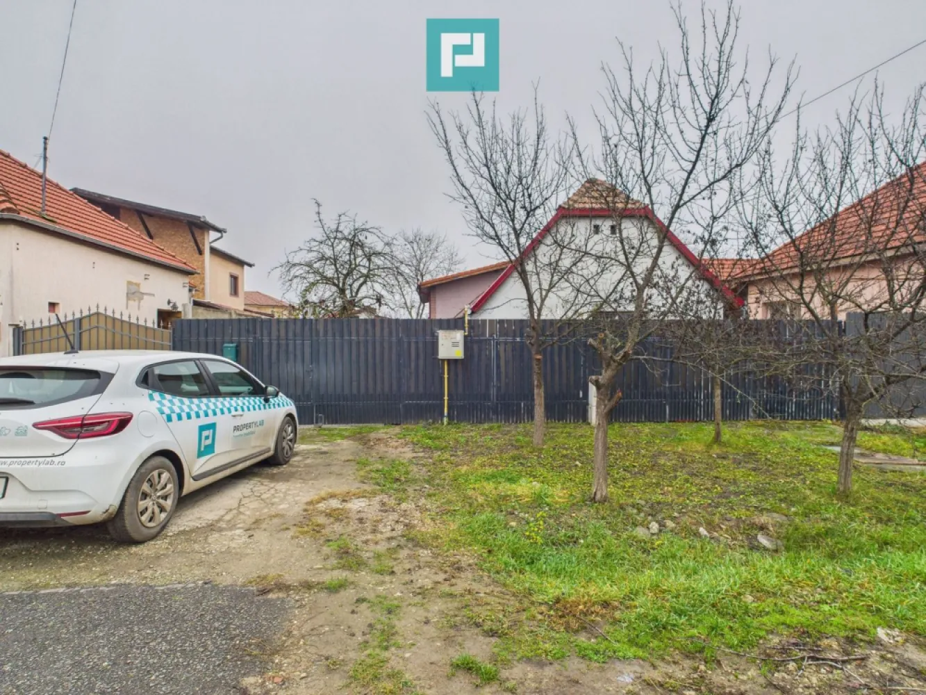 Două case pe un teren generos în Ghiroda