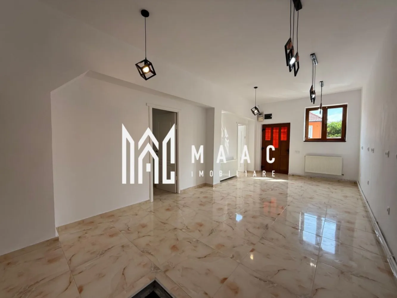 Casa 3 camere | Renovata | Pivnita | Zona Terezian - MAAC Imobiliare ofera spre inchiriere casa cu 3 camere, tip duplex, la cheie, in zona Terezian. Spatiul este compartimentat astfel: o incapere spatioasa si luminoasa, cu acces in pivnita de 33mp, doua incaperi mai mici, chicineta, baie. Casa a fost renovata integral, toate instalatiile sunt au fost schimbate (electrice, termice, sanitare). Incalzirea se face cu centrala proprie si calorifere. Structura casei este din caramida, iar acoperisul din tigla (schimbat relativ recent). Disponibilitate imediata. Pentru mai multe detalii va rugam specificati telefonic: CP2853866 }}