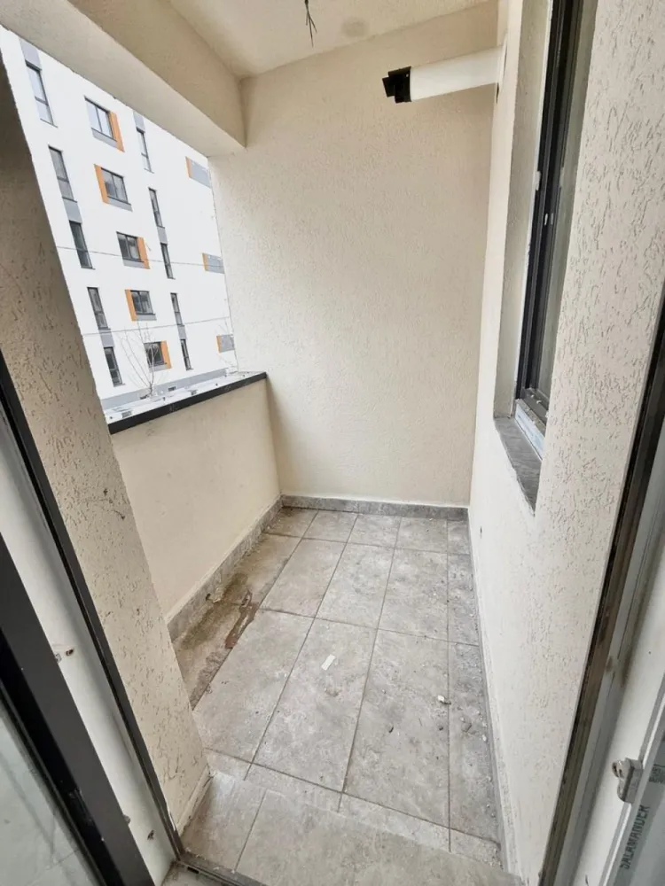 Garsoniera cartier Militari Residence- mutare imediata!! - TVA INCLUS !! Vă prezentăm o garsonieră deosebită, situată în cartierul Militari Residence, într-un bloc modern cu regim de înălțime P+6, poziționat strategic pentru a vă oferi confort și accesibilitate. Detalii proprietate: - Tip: Garsonieră - Etaj: 1 - Finalizata - mutare imediata !! - Locație: Militari Residence Avantaje: - Bloc nou, construit cu materiale de calitate, garantând un standard ridicat de confort. - Poziție excelentă, în imediata apropiere a mijloacelor de transport în comun, pentru o deplasare facilă către orice zonă a orașului. - Acces rapid la instituții educaționale (școli publice), centre comerciale, supermarketuri și mall-uri. - Zonă liniștită, ideală pentru locuit sau investiție. Acum este momentul să achiziționați locuința visurilor dumneavoastră! Contactați-ne pentru mai multe detalii și programarea unei vizionări. }}