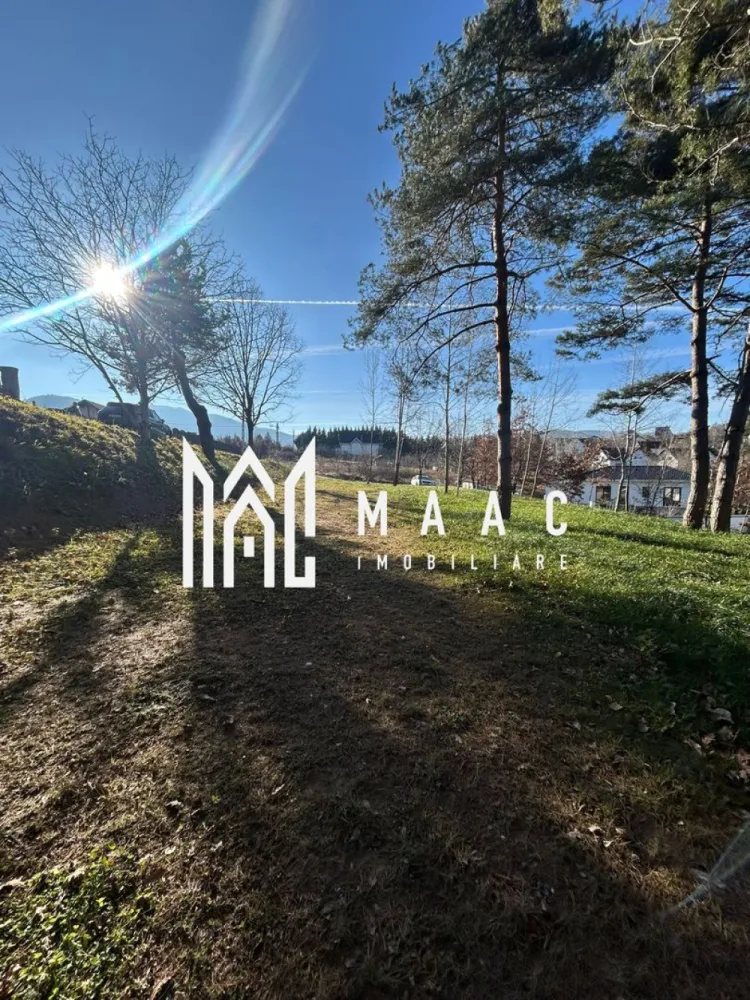 Teren Intravilan I 3.660 MPU I Cisnadioara - Vând teren deosebit în Cisnădioara, lângă Apfelhaus – 3.660 mp, deschidere la 2 străzi. Foarte usor de racordat la toate utilitatile, curentul langa teren, apa la 50 m de teren si restul utilitatilor la 150 m maxim langa Apfelhaus. Oportunitate rară! Se vinde un teren spectaculos, în suprafață de 3.660 mp, situat în localitatea Cisnădioara, într-o zonă exclusivistă, chiar lângă Apfelhaus. Proprietatea beneficiază de deschidere la două străzi, oferind acces facil și multiple posibilități de compartimentare sau dezvoltare. O parte a terenului este împădurită, creând un cadru natural de poveste, cu intimitate, liniște și peisaje deosebite. Caracteristici urbanistice: Certificat de urbanism pentru casă unifamilială si colective mici. Regim de înălțime: S + P + E/M CUT 0,9 POT 25% Terenul este ideal pentru construirea unei locuințe premium, a unei case de vacanță sau pentru investiție într-o zonă în continuă dezvoltare și extrem de căutată. Pentru mai multe detalii si programarea unei vizionari va rugam sa specificati ID: CP2853457 }}