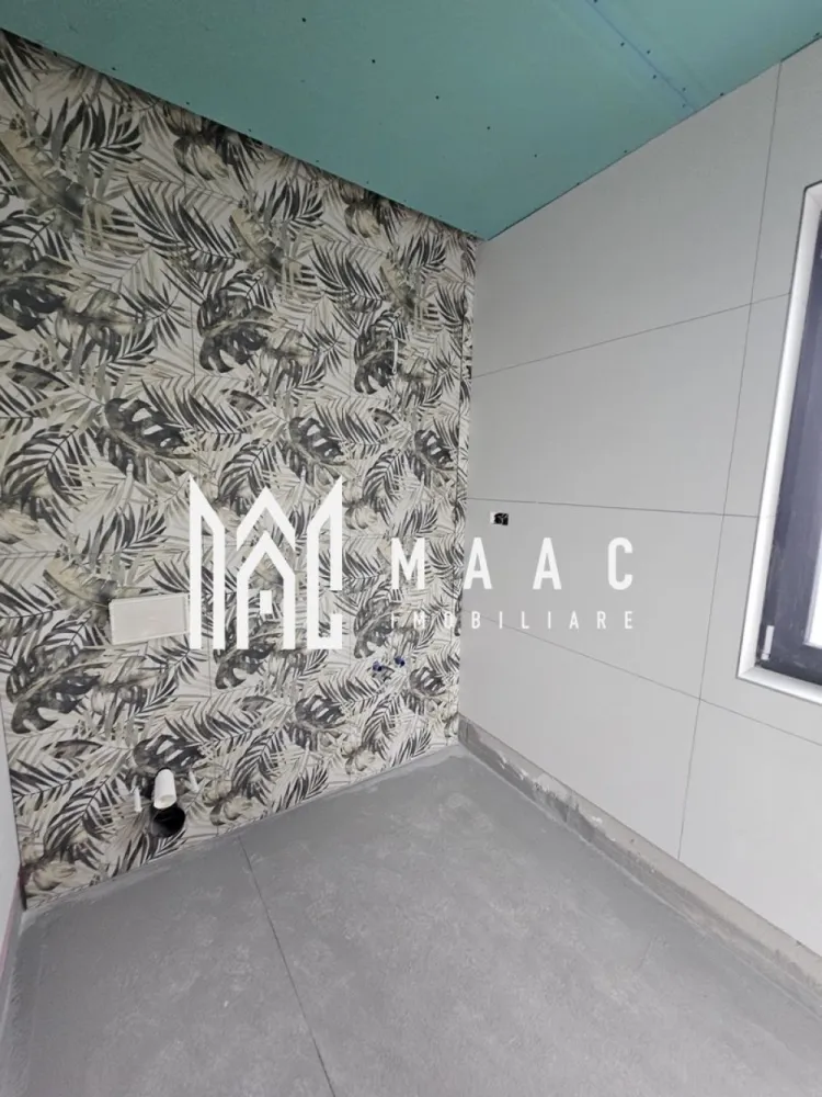 Casa Tip Duplex | 105MPU | Cisnadie | Curte proprie - MAAC Imobiliare vă prezintă această locuință, ideală pentru cei care caută un spațiu rezidențial de calitate, situată într-o zonă liniștită, cu vedere panoramică spre munte și oraș. Detalii Generale Tip Proprietate: Casă Tip Duplex Stare Interior: Finisat modern, predare la cheie (an finalizare 2025) An Construcție: 2024 (Construcție nouă din cărămidă) Suprafață Utilă: 105 mp Suprafață Construită: 154 mp Suprafață Terasă: 8,2 mp Acoperiș: Țiglă Încăperi și Configurație Nr. Camere: 5 Dormitoare: 2 Băi: 3 (cu geam la baie) Bucătării: 1 (bucătărie închisă) Balcoane: 1 Terase: 1 Mansardă: Inclusă Alte spații: Curte privată Dotări și Finisaje Izolații Termice: Izolație exterioară Geamuri: PVC tripan, ferestre care se deschid Uși: Ușă intrare PVC, uși interior MDF Pardoseli: Gresie, parchet laminat Pereți: Faianță, vopsea lavabilă Mobilier: Nemobilat Utilități și Confort Centrală proprie și încălzire prin pardoseală Parcare deschisă inclusă Interfon și conexiune wireless Acces facil la mijloace de transport în comun Priveliște și Localizare: Vedere panoramică spre munte și oraș Această proprietate reprezintă alegerea perfectă pentru un stil de viață modern, oferind un design contemporan și facilități complete. Pentru mai multe detalii sau pentru a programa o vizionare, vă rugăm să ne contactați specificând ID: CP2241553 }}