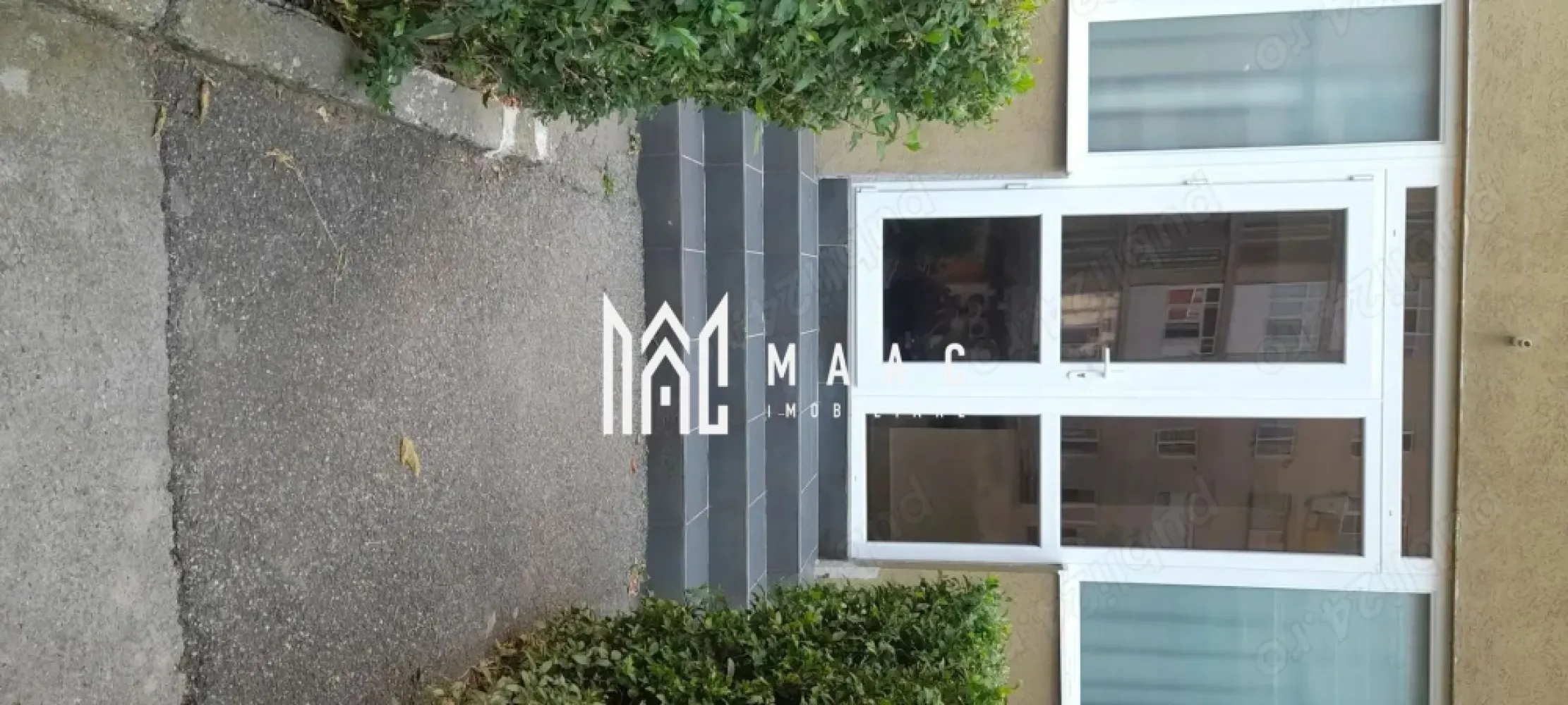 Spatiu Comercial Ostroveni | 2 camere | 42MP - Spatiu Comercial, 2 camere – zona ostroveni, Râmnicu Vâlcea MAAC Imobiliare vă propune spre vânzare un apartament cu 2 camere modificat in spatiu comercial si intrare stradala, situat într-o zona Ostroveni. Proprietatea are o suprafață totala de 42 MP. Este o alegere ideală pentru investiție, fiind disponibil imediat pentru vanzare si este pretabil pentru inchiriere sau activitati comerciale. Apartamentul a fost renovat integral si se prezinta intocmai ca in fotografii 📞 Pentru mai multe detalii și programarea unei vizionări, contactați echipa MAAC Imobiliare Râmnicu Vâlcea. }}