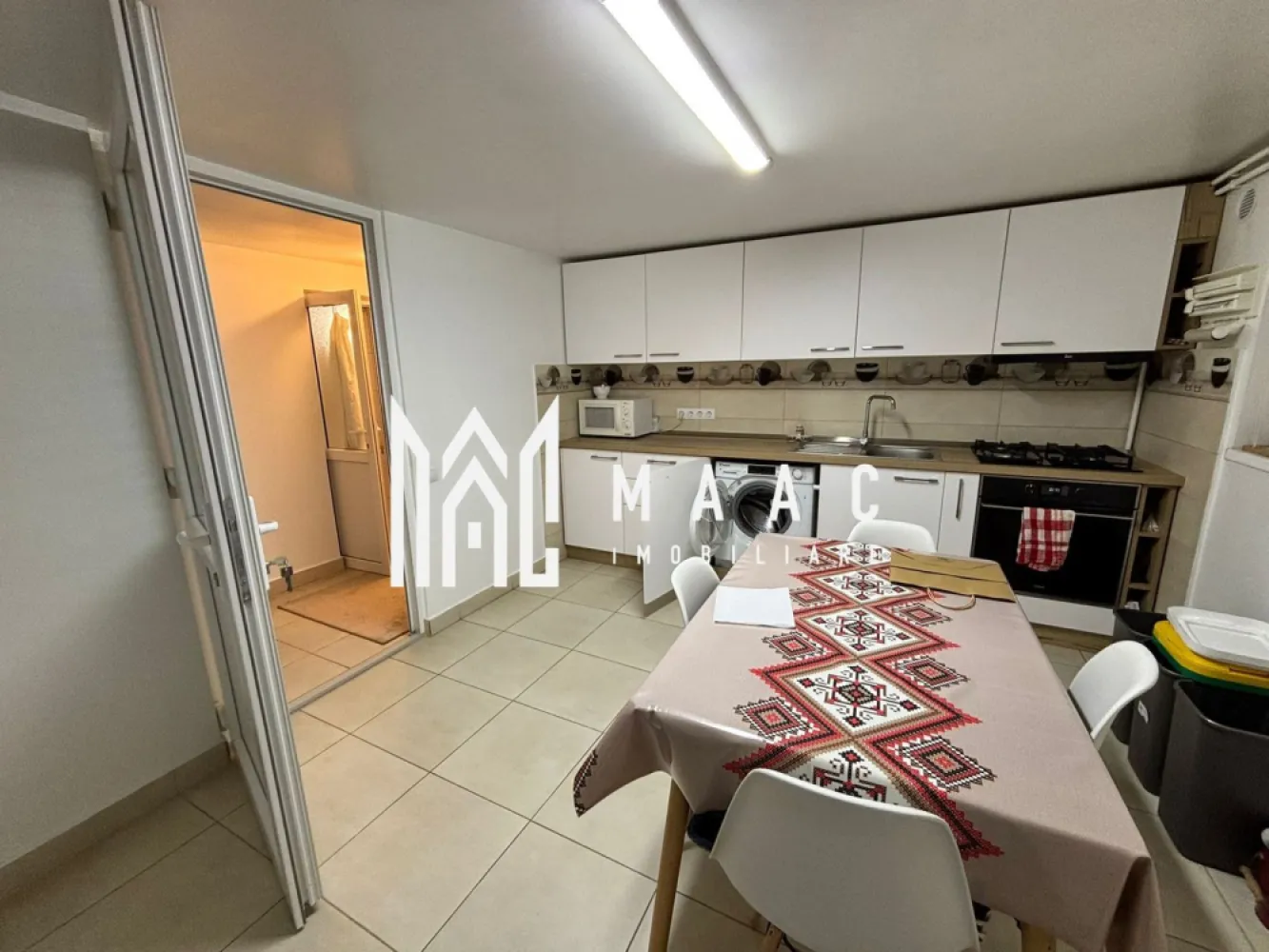 Apartament 4 camere | Curte 400 MP | 180 MPU | Terezian