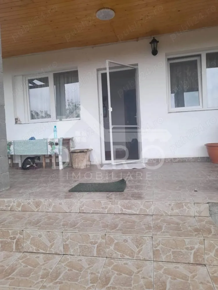 vând casă în Sângeorgiu de Mureș - 🏡 Casă de vânzare – Sângeorgiu de Mureș | Teren 1.200 mp | 230.000 € Se oferă spre vânzare casă spațioasă, situată în Sângeorgiu de Mureș, ideală pentru o familie numeroasă sau pentru cei care își doresc spațiu, confort și liniște. 💰 Preț: 230.000 € 🌳 Suprafață teren: 1.200 mp ✔ zonă liniștită și aerisită ✔ proprietate cu potențial ridicat pentru locuire sau investiție Compartimentare: ✔ 6 camere ✔ living / salon spațios ✔ 2 bucătării ✔ 2 băi ✔ cămară ✔ hol ✔ terase Dotări și utilități: ✔ centrală termică proprie ✔ geamuri termopan ✔ gaz, apă, curent electric ✔ finisaje cu gresie și faianță ✔ locuință funcțională, pregătită pentru mutare Avantaje: 📍 teren generos – ideal pentru grădină, relaxare sau extindere 📍 potrivită pentru două familii sau activitate tip pensiune / sediu 📍 zonă liniștită, cu vecinătăți bune 💎 O oportunitate rară pentru cei care caută o proprietate cu teren mare și multiple posibilități. 🤝 Proprietate promovată prin DARO Imobiliare 💳 Pentru achiziție, prin Kiwi Finance beneficiezi de: ✔ analiză GRATUITĂ a eligibilității ✔ acces la oferte de la peste 12 bănci ✔ negocierea dobânzii în favoarea ta ✔ suport complet până la semnarea contractului 📞 Detalii și vizionări: Coman Maria – DARO Imobiliare & Kiwi Finance 📱 0749 535 729 🔑 DARO Imobiliare – găsim proprietatea potrivită. 💳 Kiwi Finance – obținem creditul pentru a o cumpăra. }}