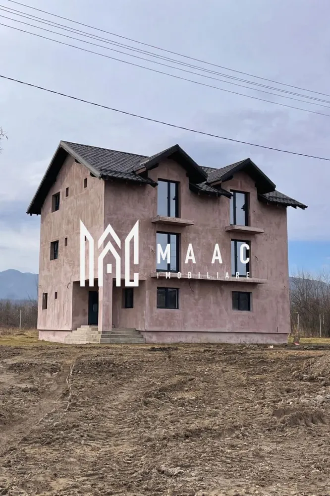 Casa de închiriat | 9 camere | 260mp utili | Sacel - MAAC Imobiliare vă propune spre închiriere o casa individuală P+2, situată în Săcel, într-o zonă ușor retrasă, liniștită și sigură, potrivită pentru activități ce necesită intimitate, organizare și funcționalitate eficientă. Zona Săcel oferă un mediu calm, ideal pentru clinici, centre rezidențiale sau activități comerciale, fiind totodată bine conectată la principalele drumuri și la orașele din apropiere, cu acces facil la magazine, servicii și transport. Imobilul are o suprafață de 260 mp și este compartimentat astfel: Parter: cameră tehnică o baie o cameră destinată pentru bucătărie și living (spațiu comun generos) încă o cameră cu baie proprie Etaj 1: 4 camere, fiecare cu baie proprie Etaj 2: 4 camere, fiecare cu baie proprie În total, proprietatea dispune de 9 camere, fiecare cu baie proprie (exceptând baia suplimentară de la parter), ceea ce o face ideală pentru: clinică / centru de recuperare centru rezidențial cazare muncitori activitate hotelieră sau alte destinații comerciale Clădirea beneficiază de: Izolație exterioară 15 cm vată bazaltică – eficiență energetică ridicată Încălzire în pardoseală – confort termic superior Sistem de supraveghere video Regim de înălțime P+2 Posibilitate de predare „la gata” în aproximativ 30 de zile O proprietate versatilă, pregătită pentru exploatare rapidă, cu potențial investițional solid, disponibilă pentru închiriere. Pentru mai multe detalii, precizati telefonic ca ati vazut anuntul cu ID: CP2922492 }}