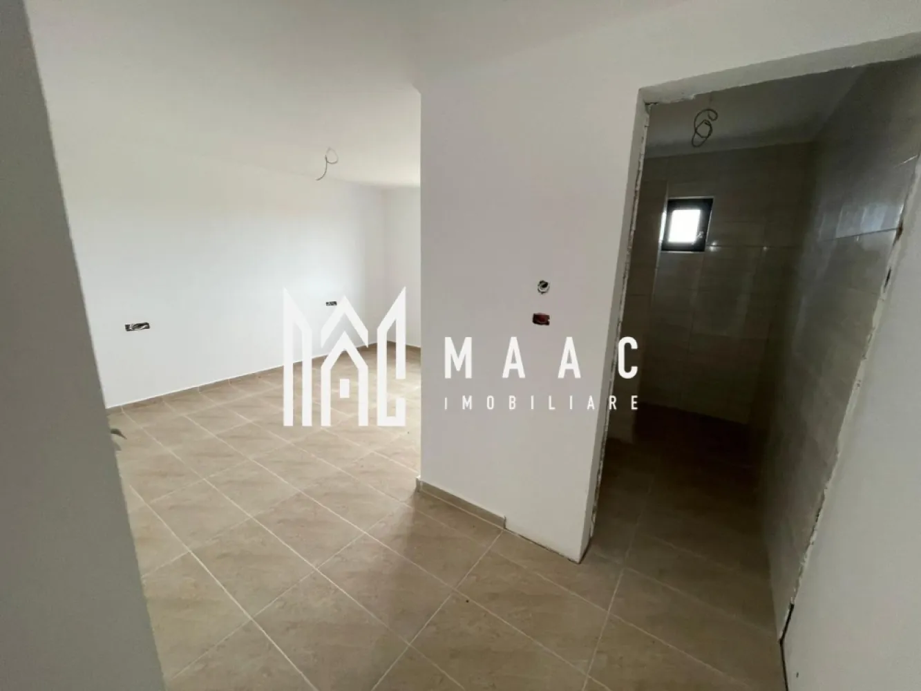 Casa de închiriat | 9 camere | 260mp utili | Sacel