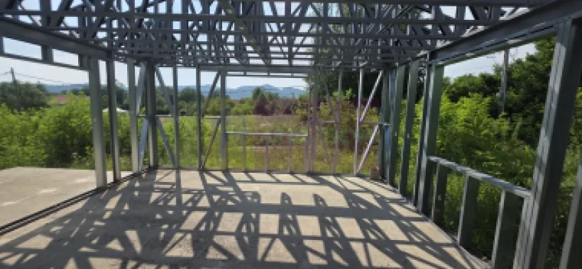 Casa pe structura metalica si teren de 757 mp de vanzare in Brebu