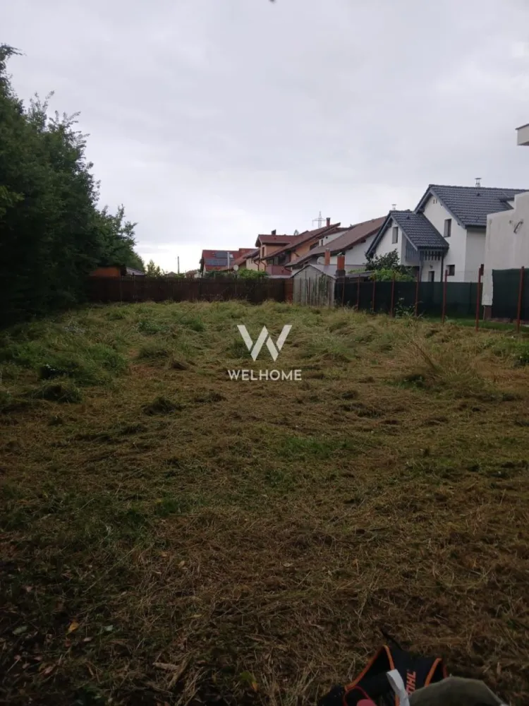 Teren intravilan - oportunitate investiție- cartierul Arhitecților - De vânzare teren intravilan cu suprafața de 675mp, situat în zona Cartierul Arhitecților, o zonă rezidențială în continuă dezvoltare, la câteva minute de centrul Sibiului. Terenul necesită PUZ, ceea ce oferă flexibilitate în dezvoltare. Ideal pentru construcția unei locuințe individuale sau pentru investiție pe termenmediu/lung. -Suprafață: 675mp -Zonă liniștită -Acces rapid către oraș -Preț 200eur/mp Pnetru informații suplimentare : 0743030351- Laura }}