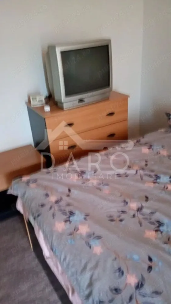 3 camere Bd. 1 Decembrie, etaj 2, aproape de centru – 400€ negociabil - 🏡 Închiriere apartament 3 camere – Bd. 1 Decembrie 1918 | Etaj 2 | Aproape de centru Se oferă spre închiriere apartament cu 3 camere, situat în Târgu Mureș, pe Bulevardul 1 Decembrie 1918, la etajul 2, vizavi de Pensiunea Europa. O locuință ideală pentru familie sau cuplu, într-o zonă bine conectată și foarte accesibilă. 💰 Chirie: 400 €/lună (negociabil) ✔ disponibil pentru mutare ✔ potrivit pentru locuire pe termen lung Avantaje locație: 📍 zonă semicentrală 📍 acces rapid către centrul orașului 📍 stații de autobuz în apropiere 📍 magazine, farmacii și servicii la câteva minute 📍 poziționare excelentă, cu acces facil către principalele puncte de interes Despre apartament: ✔ 3 camere bine compartimentate ✔ etaj intermediar – confort termic și acces facil ✔ ideal pentru familie sau persoane care își doresc spațiu și proximitate față de centru 💎 O locuință practică și accesibilă, într-o zonă foarte căutată. 🤝 Proprietate promovată prin DARO Imobiliare 💳 Te gândești ca în viitor să îți cumperi propria locuință? Prin Kiwi Finance îți ofer: ✔ analiză GRATUITĂ a eligibilității ✔ acces la oferte de la peste 12 bănci ✔ negocierea dobânzii în favoarea ta ✔ suport complet până la semnare 📞 Detalii și vizionări: Coman Maria – DARO Imobiliare & Kiwi Finance 📱 0749 535 729 🔑 DARO Imobiliare – găsim locuința potrivită. 💳 Kiwi Finance – obținem creditul pentru a o cumpăra. }}