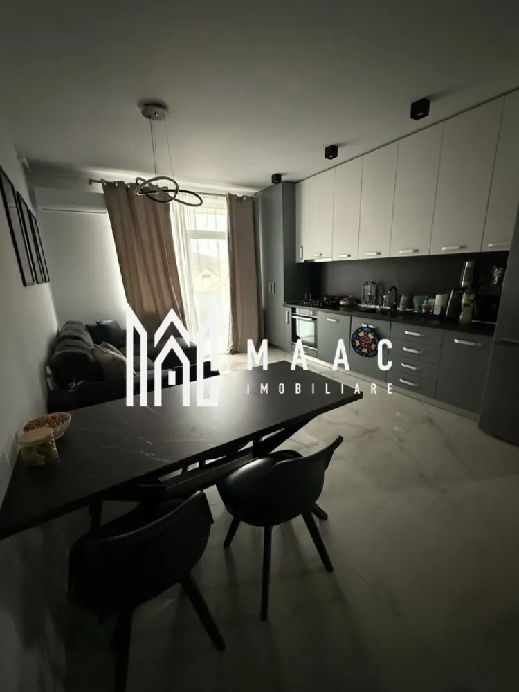Apartament 3 camere I Etaj 2 I Balcon | Selimbar - MAAC Imobiliare vă propune spre vânzare un apartament modern cu 3 camere, situat în Șelimbăr, într-o zonă liniștită, cu acces facil către principalele puncte de interes ale orașului. Caracteristici principale: Suprafață utilă: optim compartimentată Compartimentare: Living spațios cu bucătărie open space 2 dormitoare de 13 mp și 14 mp Baie cu geam de aerisire Balcon generos Dotări și finisaje: Încălzire în pardoseală pentru confort termic sporit Geamuri tripan – izolație fonică și termică excelentă Aer condiționat Finisaje moderne, atent alese Apartamentul se află într-o zonă foarte căutată din Șelimbăr, ideală atât pentru locuință permanentă, cât și pentru investiție, cu acces rapid către magazine, școli, mijloace de transport și puncte comerciale importante. Pentru mai multe detalii și vizionări, precizati telefonic ca ati vazut anuntul cu ID: CP2772301 }}