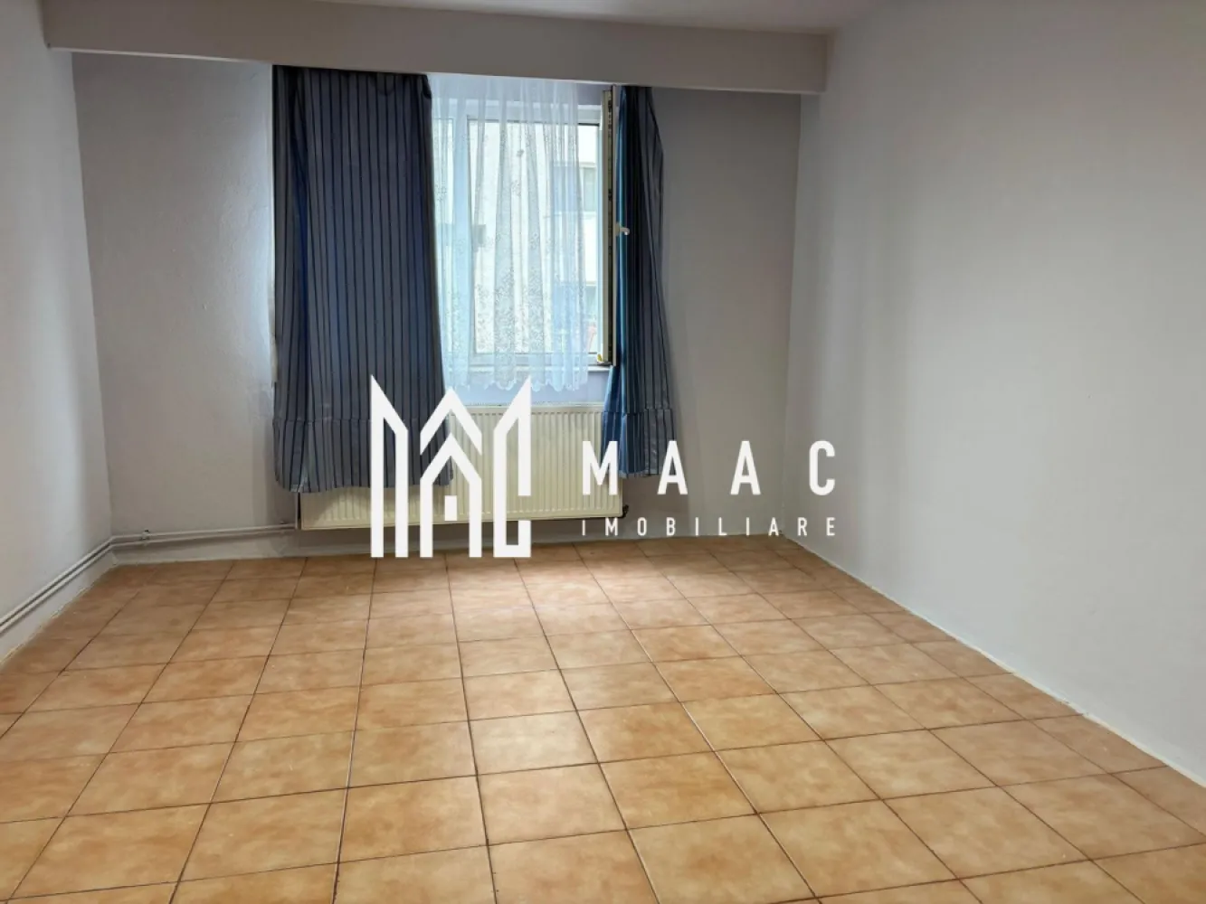 Garsoniera | Parter | 22 MPU | Investitie | Lazaret - MAAC Imobiliare vă propune spre vânzare garsonieră la parter înalt – ideală pentru investiție | Sibiu Garsonieră de vânzare în Sibiu, situată la parter înalt, într-un imobil cu 4 etaje, amplasată într-o zonă cu acces rapid la stație de autobuz, magazine și facilități urbane. Caracteristici principale: Garsonieră cu baie proprie și mini-bucătărie Centrală termică proprie Izolație exterioară Senzor de gaz pentru siguranță Utilități complete: apă, gaz, curent electric, cablu TV Avantaje locație: 1 minut până la stația de autobuz Magazine în apropiere Zonă bine conectată la oraș Acces rapid către puncte de interes Cuvinte cheie relevante: garsonieră Sibiu, garsonieră parter înalt, garsonieră cu centrală proprie, garsonieră de vânzare Sibiu, investiție imobiliară Sibiu, garsonieră aproape de autobuz, garsonieră mobilată Sibiu. Proprietatea este potrivită atât pentru locuire, cât și pentru investiție sigură (închiriere rapidă). Pentru mai multe informații sau pentru a programa o vizionare, nu ezitați să ne contactați, specificand ID: CP2909857 }}