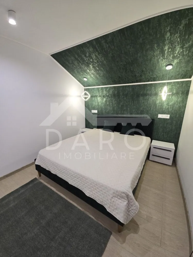 Duplex Panoramica Residence | 110 mp + curte 300 mp | prima închiriere - 🏡 Închiriere duplex premium – Panoramica Residence, Unirii | Prima închiriere | 1.100 €/lună Se oferă spre închiriere casă tip duplex, situată în Târgu Mureș, cartierul Unirii – Panoramica Residence, într-o zonă liniștită, cu priveliște panoramică asupra orașului. Proprietatea este ideală pentru o familie care își dorește confort, intimitate și un standard ridicat de locuire. 💰 Chirie: 1.100 €/lună 🔒 Garanție: echivalentul a 2 luni de chirie 📐 Suprafață utilă: 110 mp 🌳 Curte: 300 mp ✔ prima închiriere ✔ disponibilă imediat Compartimentare: Parter: ✔ living open-space luminos ✔ bucătărie complet utilată ✔ baie cu duș ✔ terasă închisă Etaj: ✔ 2 dormitoare ✔ 1 dressing ✔ baie spațioasă cu cadă freestanding ✔ balcon Dotări și beneficii: ✔ încălzire în pardoseală în toată casa ✔ complet mobilată și utilată modern ✔ electrocasnice complete: mașină de spălat rufe, mașină de spălat vase, frigider, cuptor cu microunde etc. ✔ locuință pregătită pentru mutare imediată ✔ curte proprie – ideală pentru relaxare Avantaje locație: 📍 Panoramica Residence – zonă rezidențială premium 📍 liniște, aer curat și priveliște deosebită 📍 acces rapid către oraș 📍 vecinătăți selecte 💎 O locuință modernă, spațioasă și elegantă, perfectă pentru un stil de viață confortabil. 🤝 Proprietate promovată prin DARO Imobiliare 💳 Te gândești ca în viitor să îți cumperi propria locuință? Prin Kiwi Finance îți ofer: ✔ analiză GRATUITĂ a eligibilității ✔ acces la oferte de la peste 12 bănci ✔ negocierea dobânzii în favoarea ta ✔ suport complet până la semnare 📞 Detalii și vizionări: Coman Maria – DARO Imobiliare & Kiwi Finance 📱 0749 535 729 🔑 DARO Imobiliare – proprietăți premium pentru clienți premium. 💳 Kiwi Finance – obținem creditul pentru a o cumpăra. }}