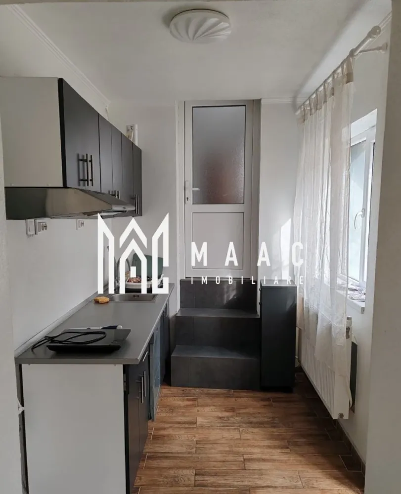 Casă individualăI I 80 mp utili I Teren 280 mp I Săliște-Sibiu - MAAC Imobiliare va propune spre vânzare casă individuală, complet renovată recent, situată ultracentral în Săliște – Sibiu, la doar 2 minute de centru, pe o stradă liniștită, ferită de traficul principal. Proprietatea îmbină perfect confortul modern cu intimitatea și eficiența energetică ridicată, fiind ideală pentru locuire permanentă sau casă de vacanță. 🏠 Compartimentare Living luminos 3 camere Bucătărie 2 băi Cameră tehnică 2 holuri Pivniță cu 2 încăperi Garaj Anexe pentru depozitare 🔨 Renovare & finisaje Casa a fost renovată complet recent: Instalații electrice și sanitare noi Uși și ferestre schimbate Construcție din cărămidă mare tip Porotherm Gresie și faianță premium (bucătărie, băi, holuri) Parchet în camere și living Finisaje moderne, durabile și ușor de întreținut 📐 Detalii proprietate Suprafață teren: 280 mp Suprafață casă: 80 mp utili Pivniță: 40 mp (2 încăperi) Grădină: aprox. 100 mp Garaj + anexe gospodărești 🌿 Exterior & curte Curte cimentată – întreținere minimă Aproximativ 100 mp grădină Curte acoperită de viță de vie matură 🌱 Microclimat natural plăcut vara Umbră, răcoare și intimitate Spațiu ideal pentru relaxare și petrecerea timpului liber ⚡ Dotări PREMIUM – diferențiator major Panouri fotovoltaice – 3,7 kW Pompă de căldură Costuri foarte mici de întreținere Eficiență energetică ridicată Confort termic pe tot parcursul anului Sistem de încălzire mixt: Calorifere Încălzire în pardoseală (băi, living, bucătărie) 📍 Localizare Situată în cea mai bună zonă din Săliștea Sibiului: Ultracentral 2 minute de centru Stradă liniștită Ideală pentru liniște, intimitate și confort 📞 Pentru mai multe detalii si programarea unei vizionari va rugam sa specificati ID: CP2898250. }}