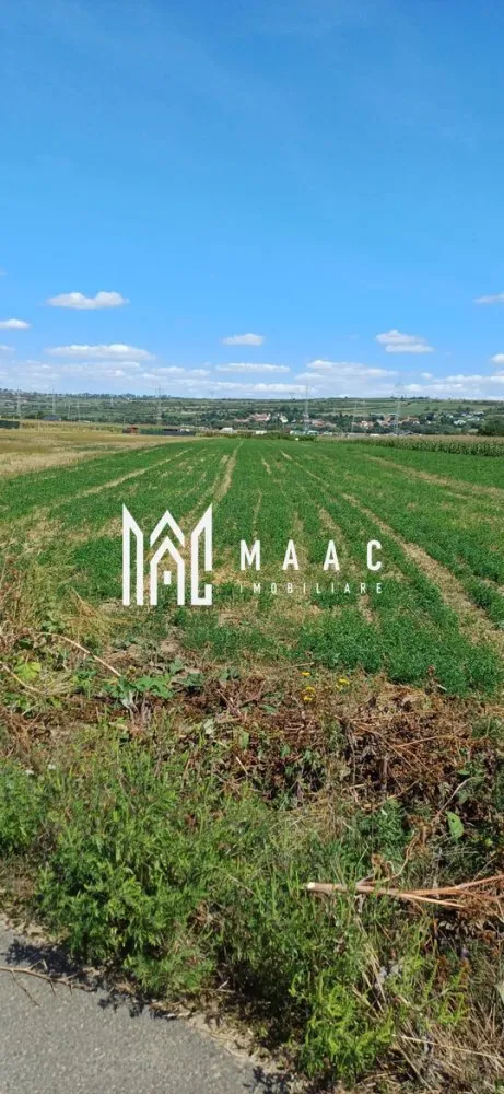 Teren 500 MP | Oportunitate de investiție | Extravilan | Mohu - MAAC Imobiliare vă propune spre vânzare o parcelă de teren de 500 mp, situată într-un cadru natural liniștit, ideală pentru cei care își doresc o evadare din agitația urbană sau o investiție strategică. Caracteristici Principale și Localizare: -suprafață: 500 mp, teren cu destinație agricolă (extravilan). -amplasare: zonă liniștită, oferind o panoramă superbă și vedere directă spre munte. -acces: deschidere generoasă la drumul principal, cu acces auto facil pe străzi asfaltate și betonate. -utilități în zonă: acces facil la rețelele de utilități, parcela beneficiind deja de canalizare. Terenul este ideal pentru amplasarea unor structuri ușoare, tip containere modulare sau case de vacanță mobile, oferind flexibilitate maximă pentru un proiect personalizat. Oportunitate de Investiție Avantaj: Disponibilitate imediată pentru tranzacționare. Vă invităm să ne contactați pentru a programa o vizionare și pentru a discuta detaliile tehnice , specificând: ID:CP2902879(codul proprietății).