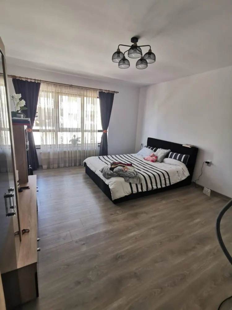 Garsoniera Pictor Brana Selimbar - Se inchireaza garsoniera in Selimbar, strada Pictor Brana, &nbsp;disponibila cu data de 10 martie.&nbsp; }}