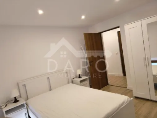 Ap cu 2 camere in centru, decomandat