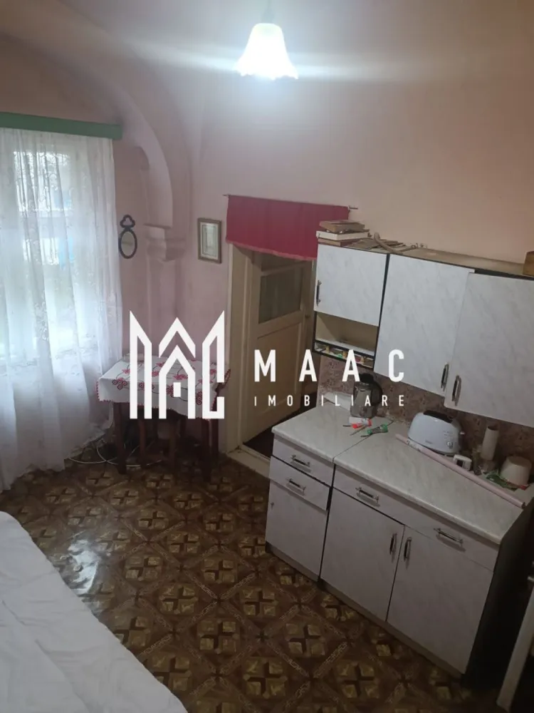 Casa | 40 MPU | Curte comuna | Zona Centrala - MAAC Imobiliare vă prezintă spre vânzare o casă situată în zona centrală a orașului Sibiu, o oportunitate potrivită pentru investiție sau pentru amenajare după propriile preferințe. Caracteristici: Suprafață utilă: 40 mp. Construcție amplasată în curte comună. Necesită renovare, ideală pentru personalizare completă. Racordată la toate utilitățile. Compartimentare: O cameră. Bucătărie. Baie comună. Dotări și avantaje Pivniță inclusă, utilă pentru depozitare. Posibilitate de reamenajare pentru locuință sau activitate de tip investițional. Localizare Zonă ultracentrală, cu acces rapid la toate punctele de interes. În imediata apropiere se regăsesc magazine, instituții, mijloace de transport, restaurante și alte facilități urbane. Pentru mai multe detalii precizati telefonic ca ati vazut anuntul cu ID: CP2911381 }}