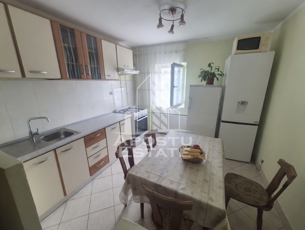 Apartament 2 camere, 54 mp, etaj 4/4, acoperiș nou